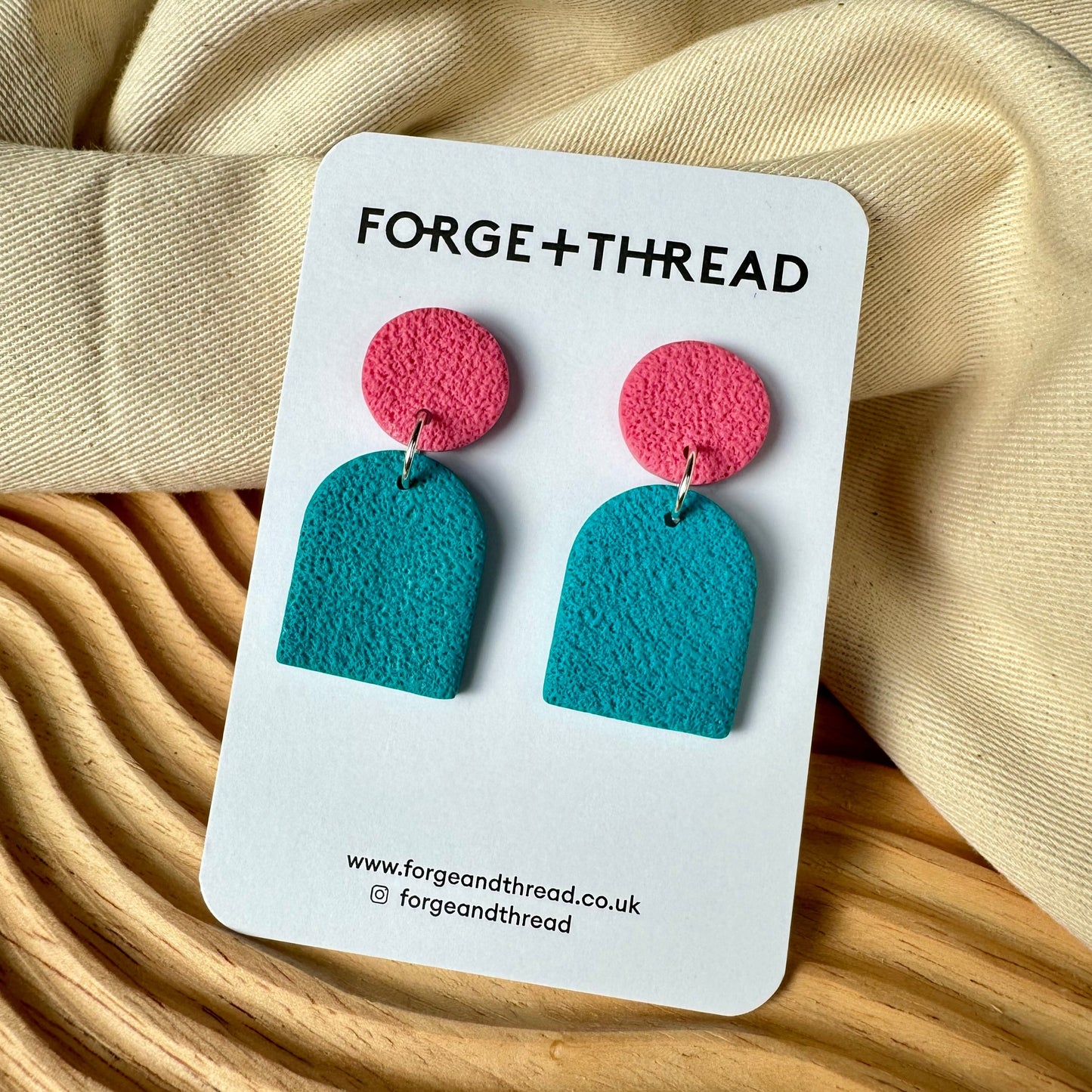 TURQUOISE TEXTURED SMALL ARCH EARRINGS