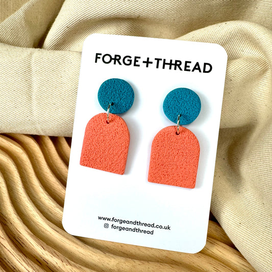 CORAL TEXTURED SMALL ARCH EARRINGS