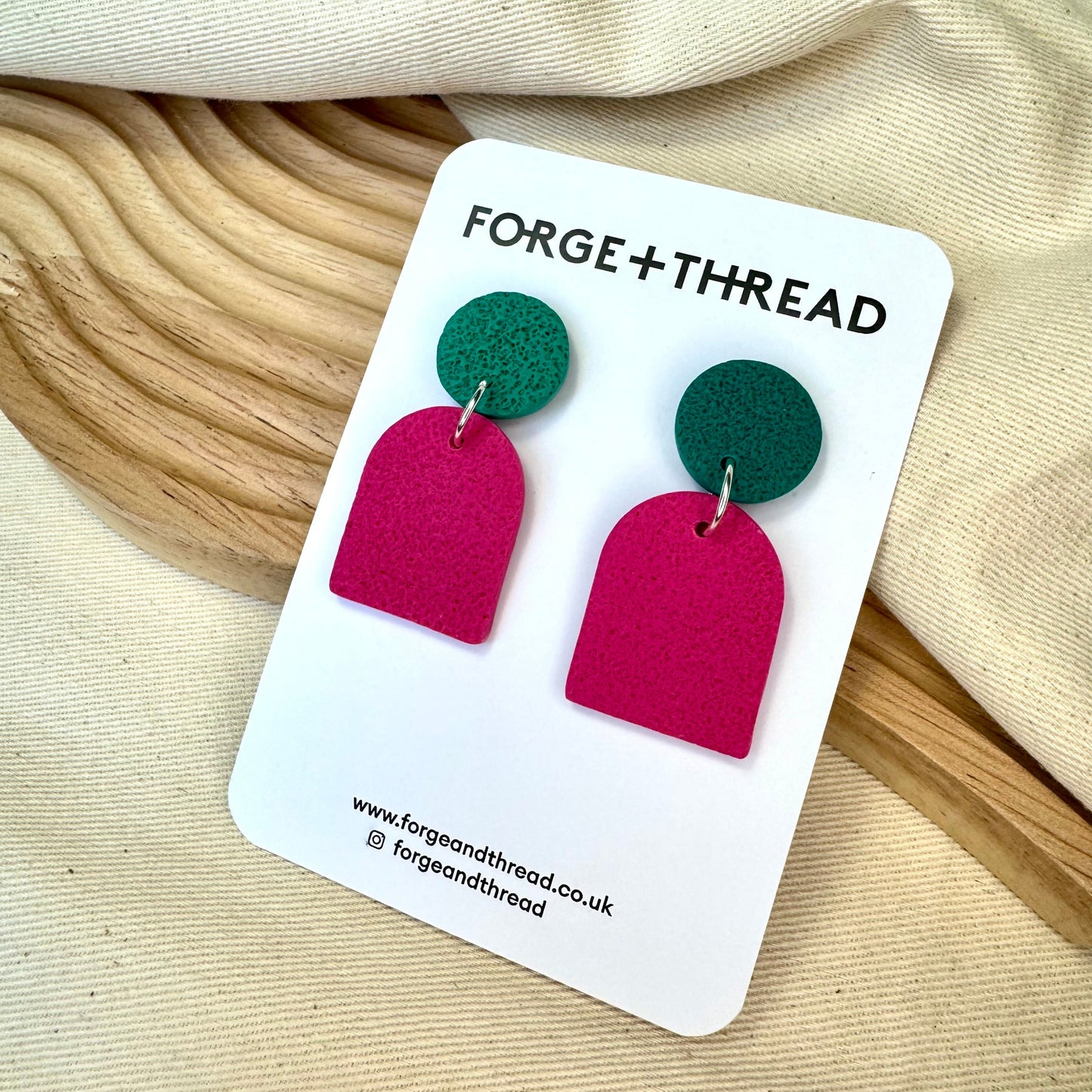 FUCHSIA & GREEN TEXTURED SMALL ARCH EARRINGS