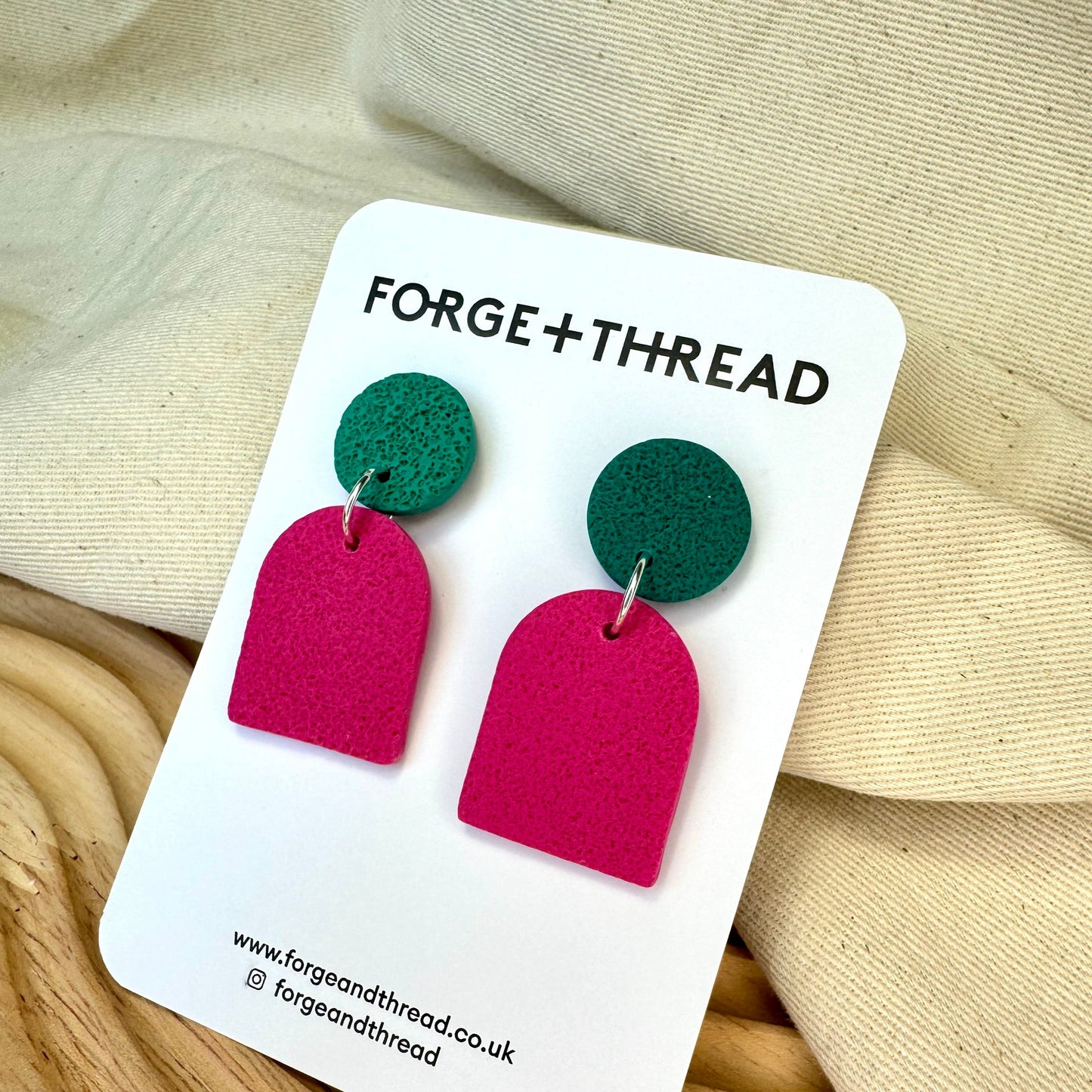 FUCHSIA & GREEN TEXTURED SMALL ARCH EARRINGS