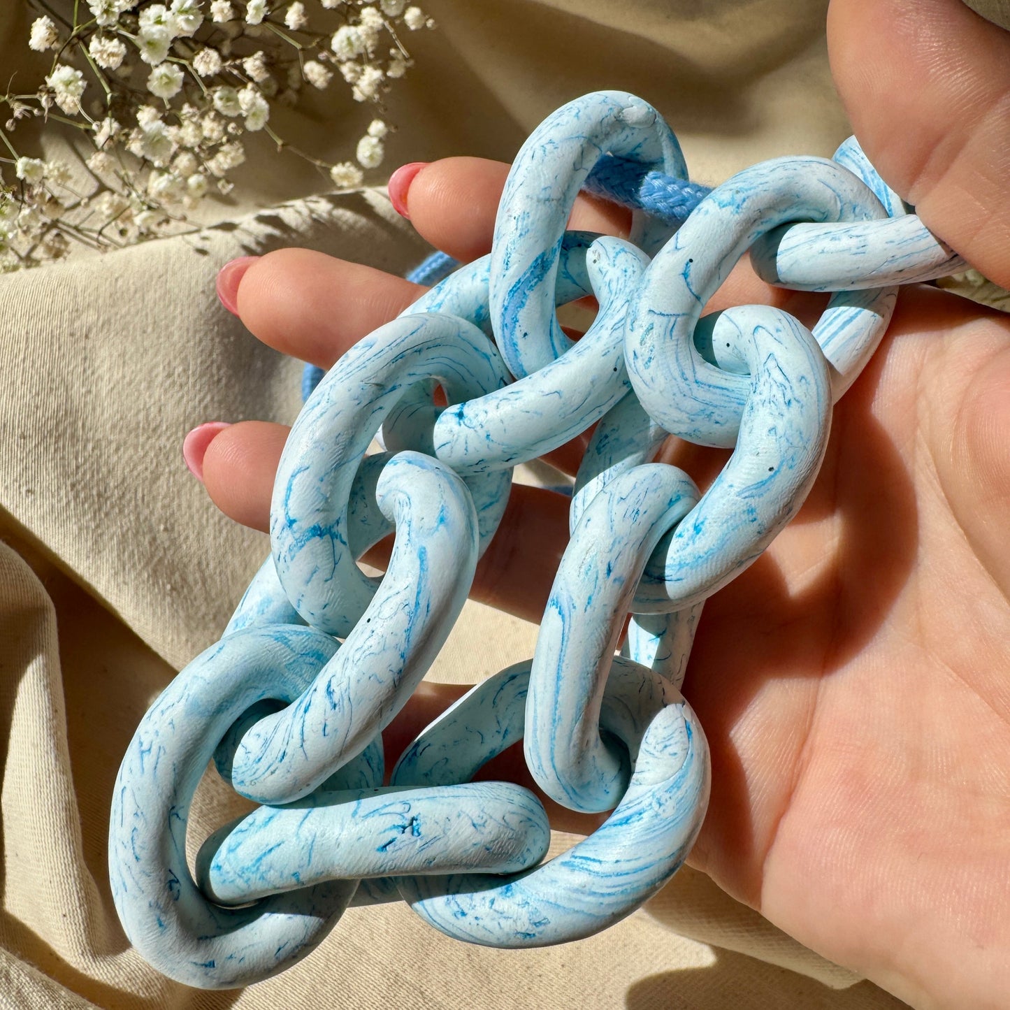 BLUE & WHITE MARBLED CHUNKY LINK NECKLACE