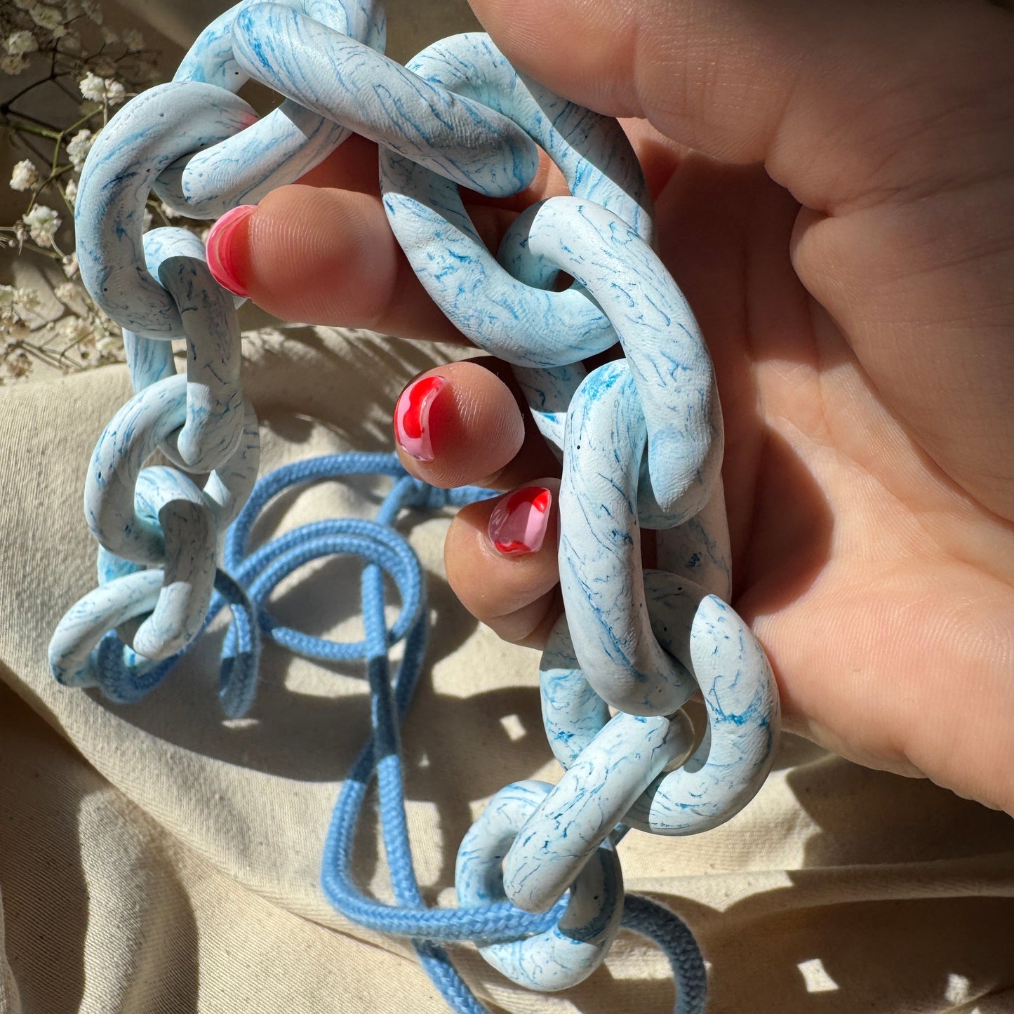 BLUE & WHITE MARBLED CHUNKY LINK NECKLACE