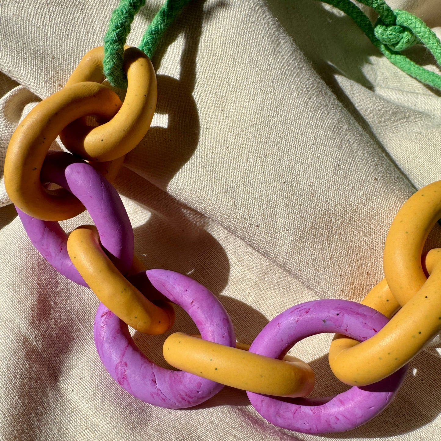 SPECKLE OCHRE & MARBLED PURPLE CHUNKY LINK NECKLACE
