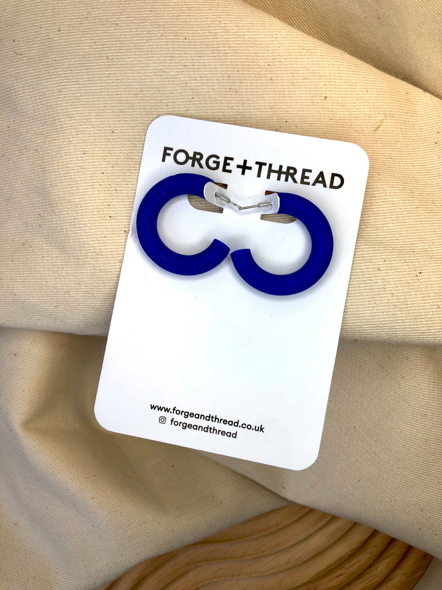 SMOOTH BLUE HOOPS