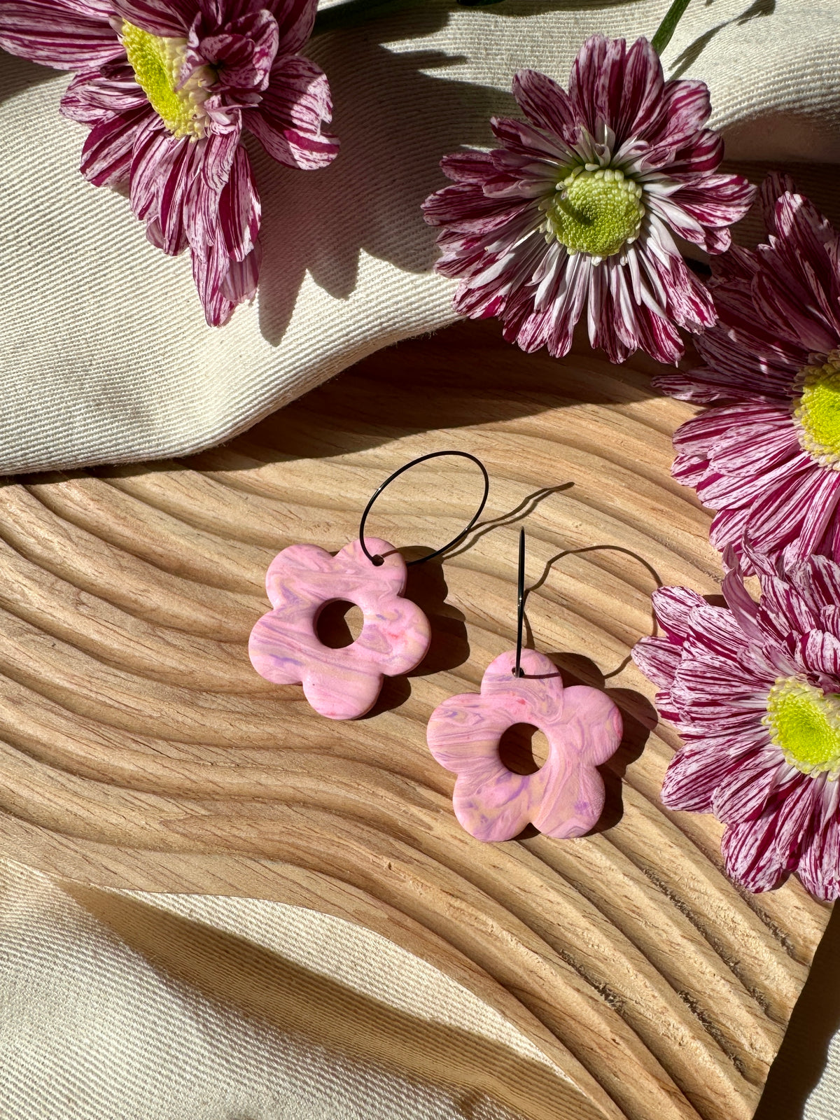 PINK FLOWER WIRE EARRINGS