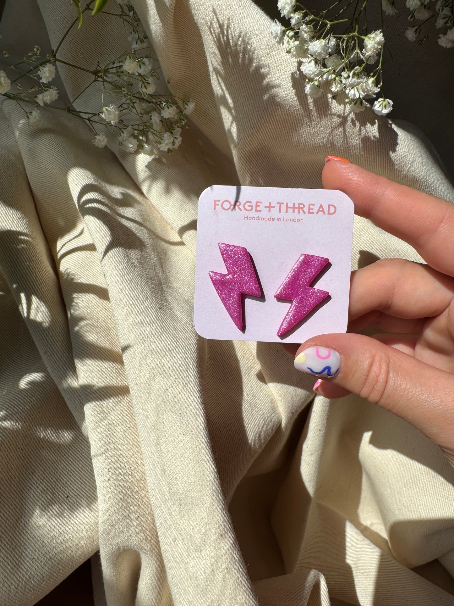 FUCHSIA PINK METALLIC LIGHTNING STUDS