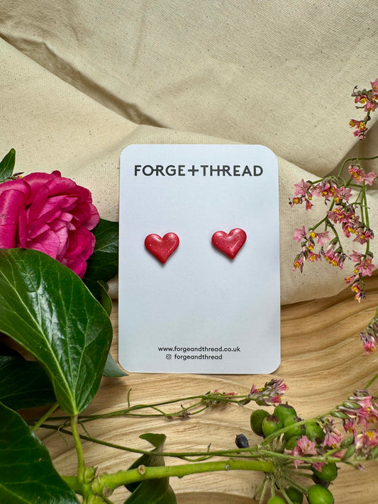 RED METALLIC GLITTER HEART STUDS