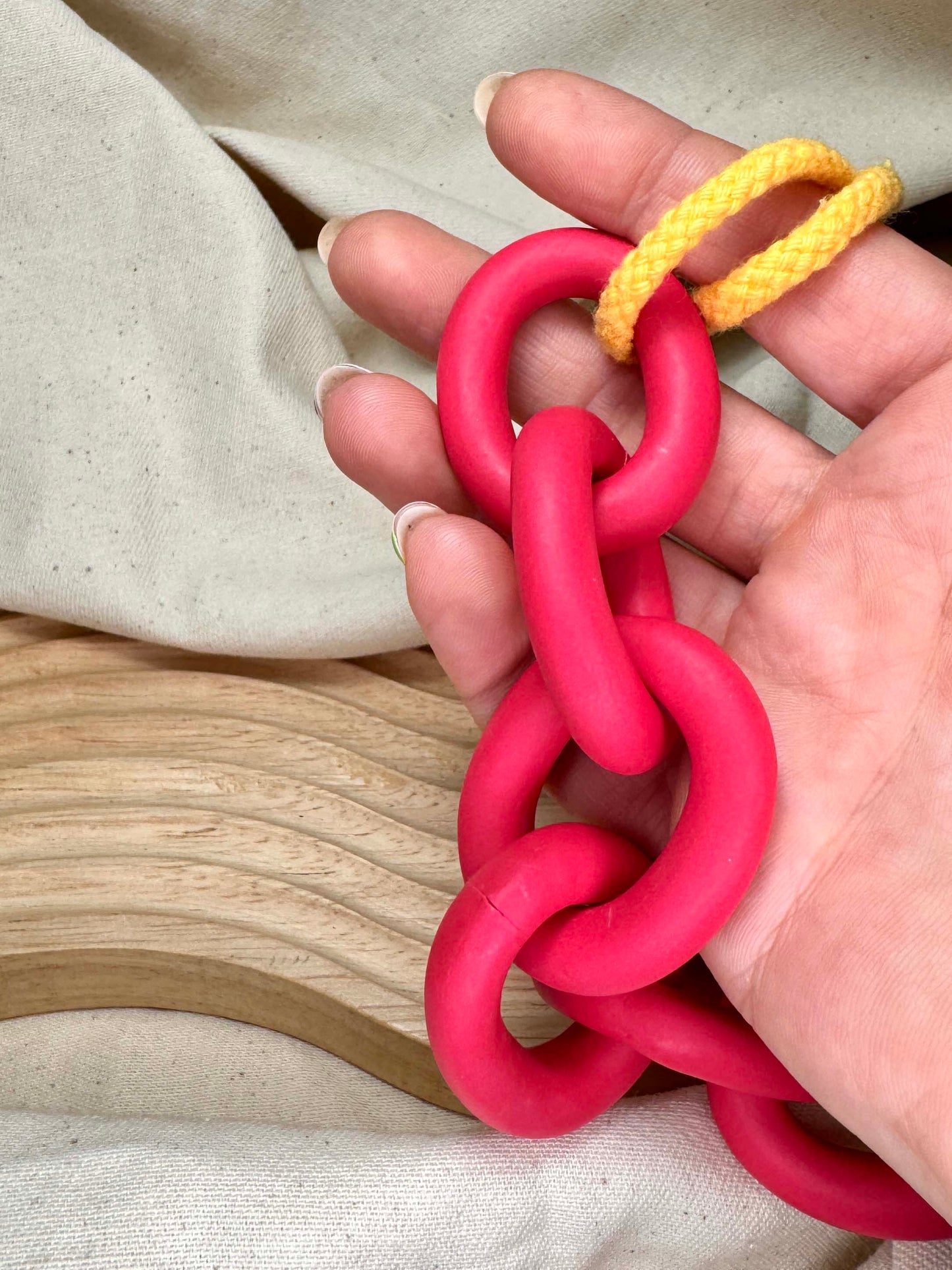 RED CHUNKY LINK NECKLACE