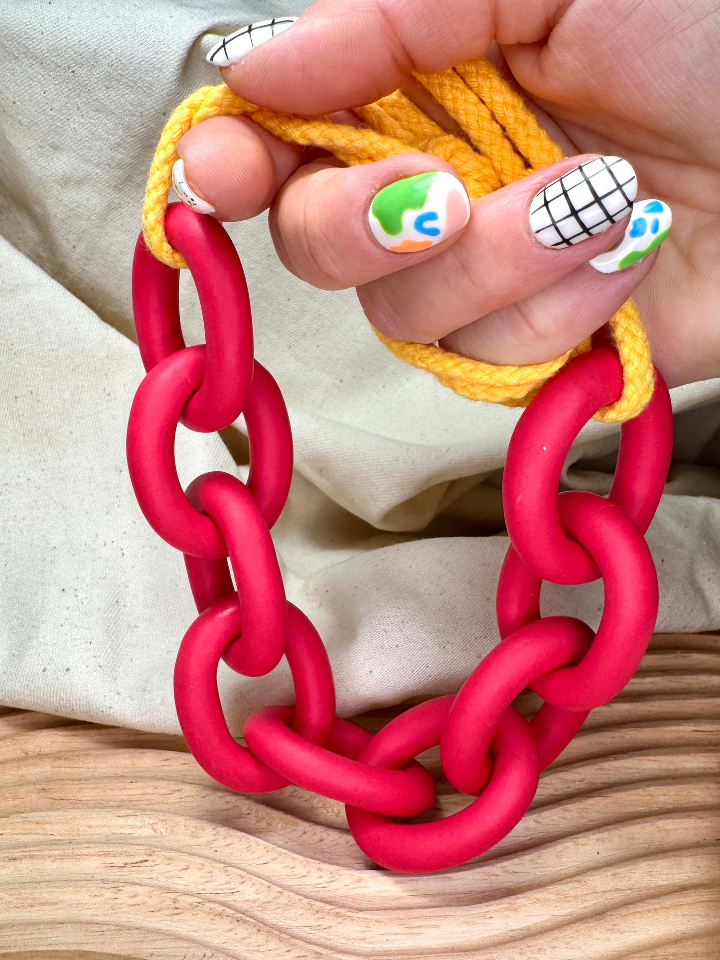 RED CHUNKY LINK NECKLACE