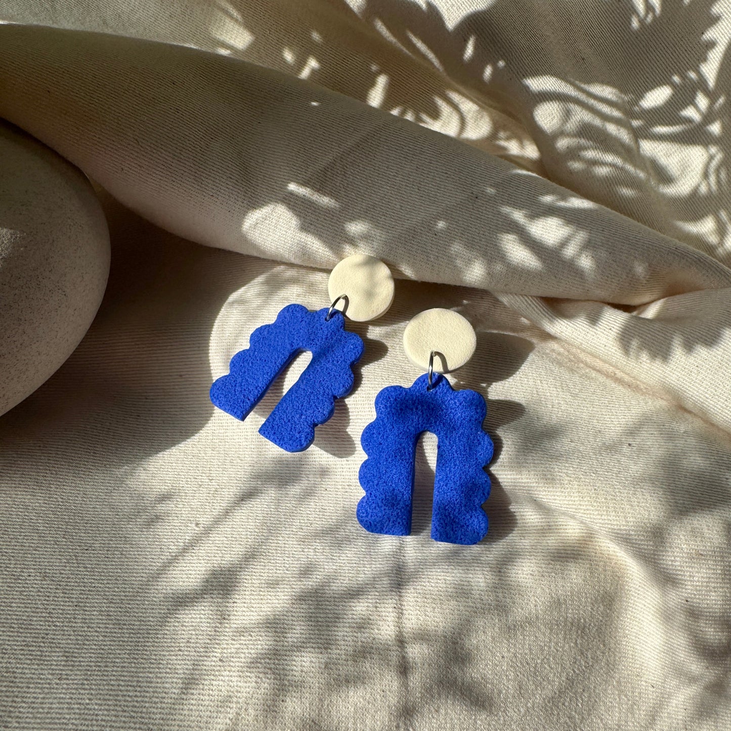 BLUE & IVORY TEXTURED SCALLOPED ARCH EARRINGS