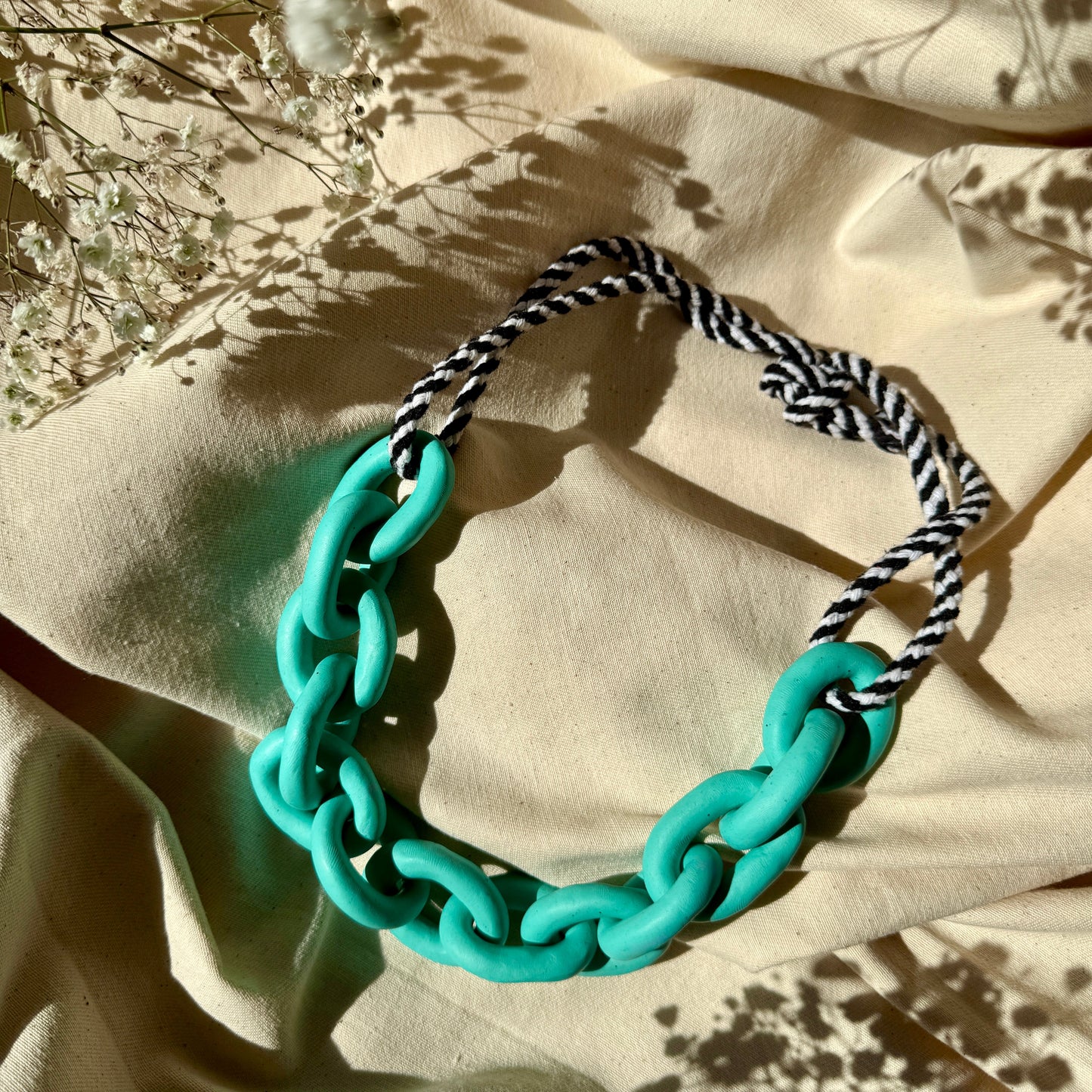 LIGHT TURQUOISE SPECKLE CHUNKY LINK NECKLACE