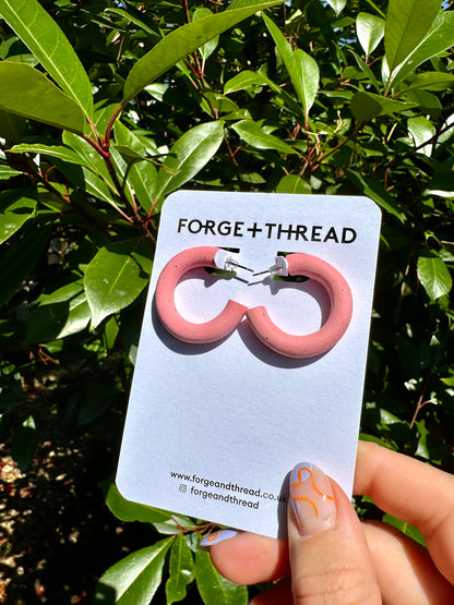 SMOOTH PINK SPECKLE HOOPS