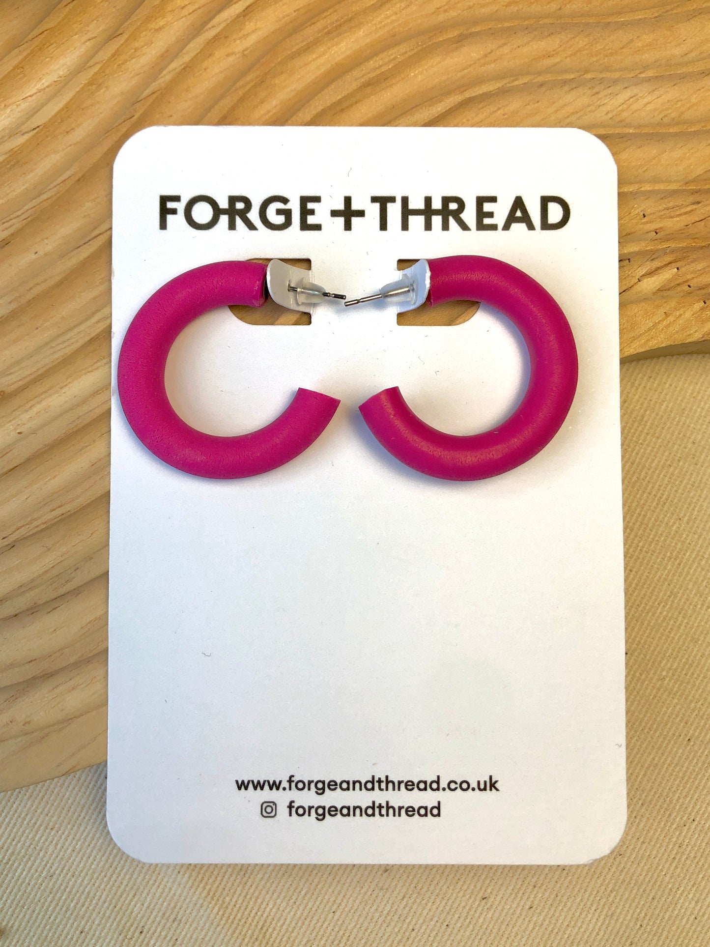 SMOOTH FUCHSIA HOOPS