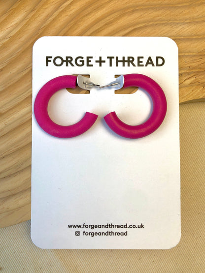 SMOOTH FUCHSIA HOOPS