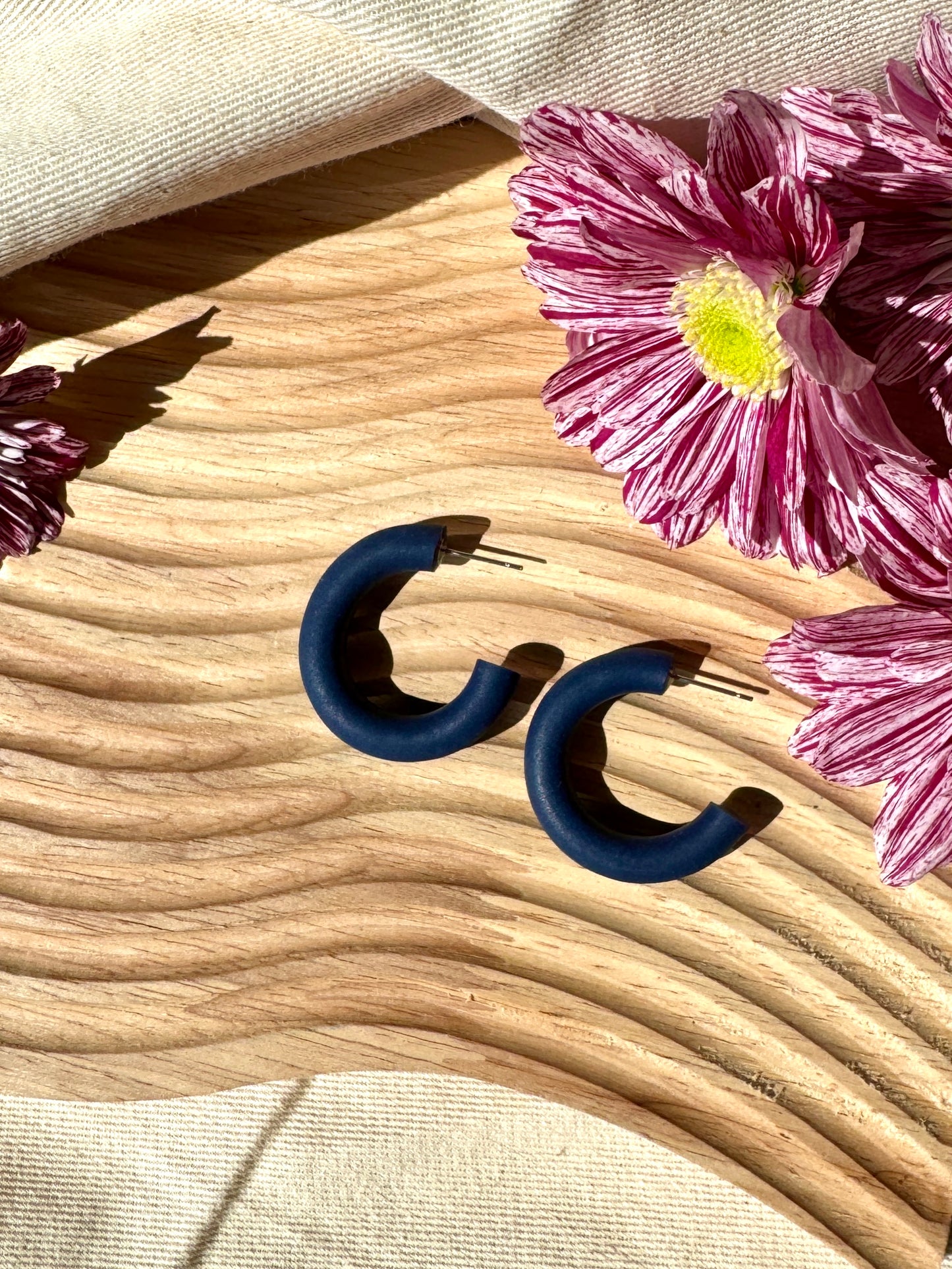 SMOOTH DEEP NAVY HOOPS