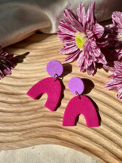FUCHSIA TEXTURED ARC EARRINGS