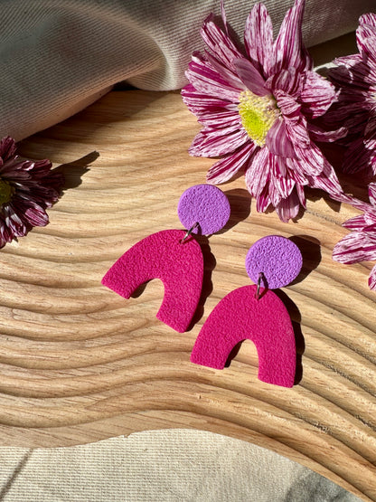 FUCHSIA TEXTURED ARC EARRINGS