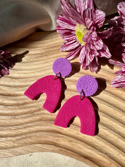 FUCHSIA TEXTURED ARC EARRINGS