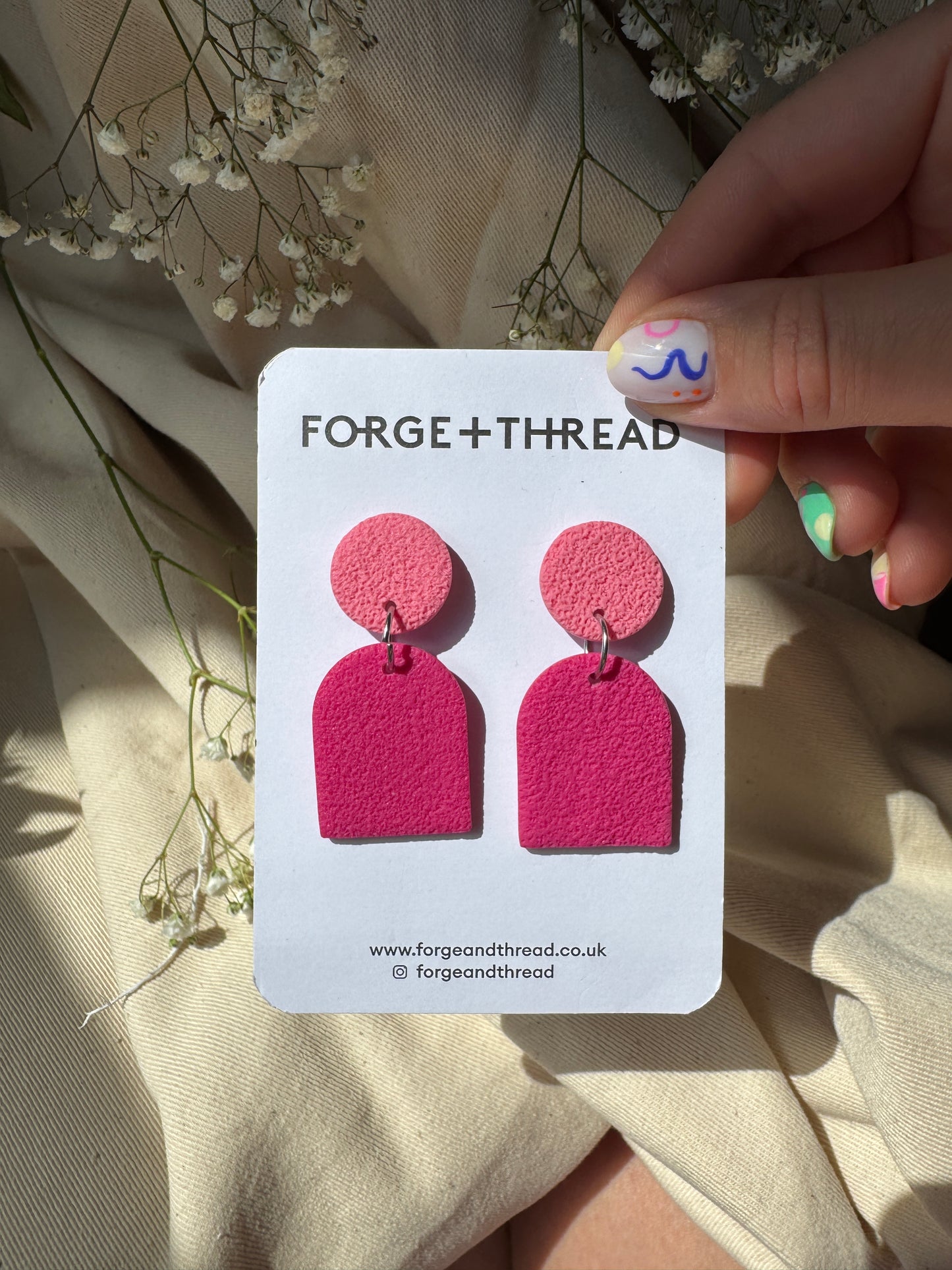 FUCHSIA & PINK TEXTURED SMALL ARCH EARRINGS