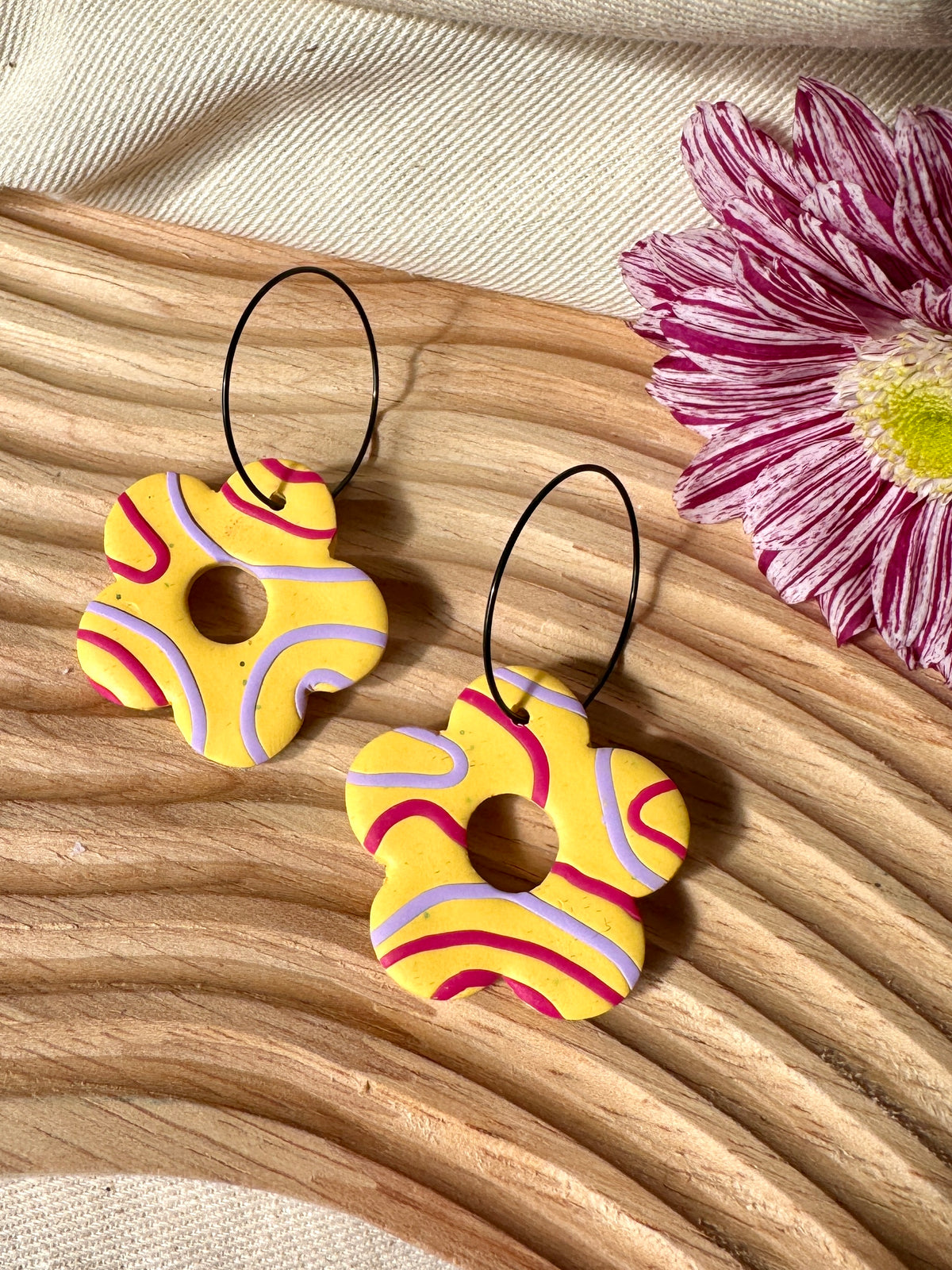 YELLOW WIGGLE FLOWER WIRE EARRINGS- SALE