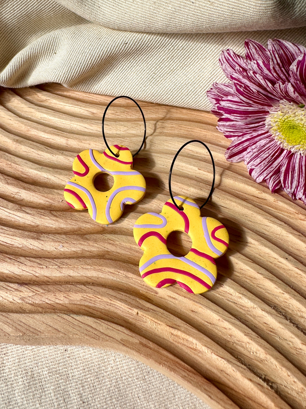 YELLOW WIGGLE FLOWER WIRE EARRINGS- SALE