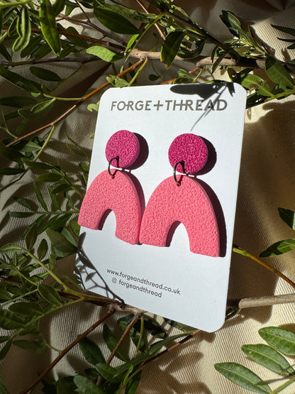 LIGHT PINK TEXTURED ARC EARRINGS