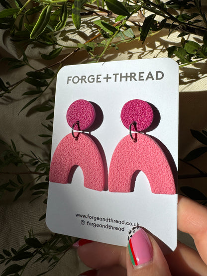LIGHT PINK TEXTURED ARC EARRINGS