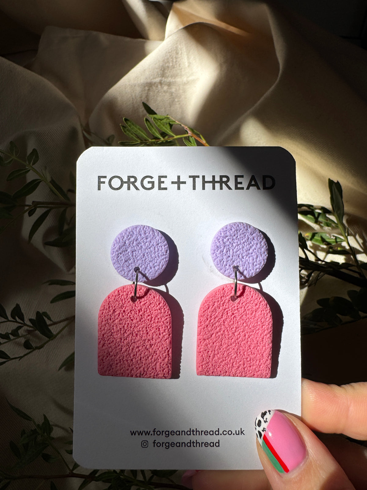PINK TEXTURED SMALL ARCH EARRINGS