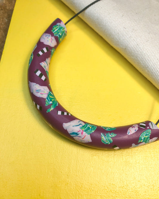 MAROON & GREEN ARCH NECKLACE