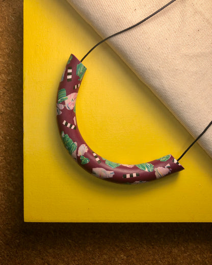 MAROON & GREEN ARCH NECKLACE