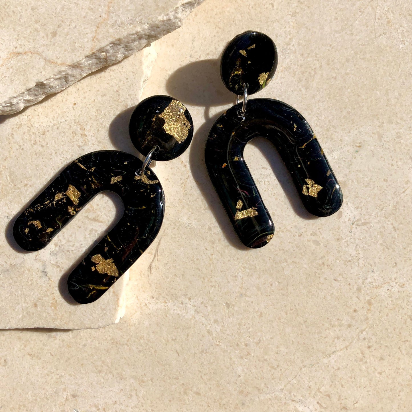 GOLD LEAF ROUNDED ARCH EARRINGS